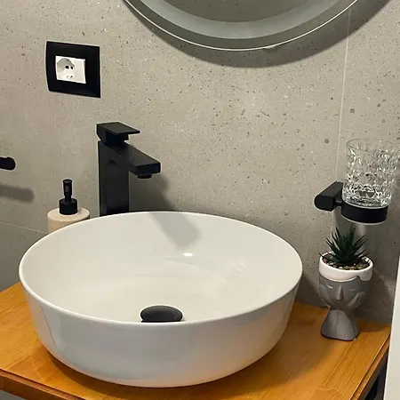 Shtepia Me Lule בית הארחה Përmet