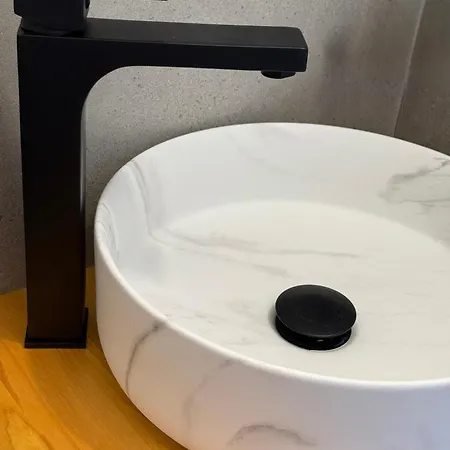 Shtepia Me Lule بيت ضيافة