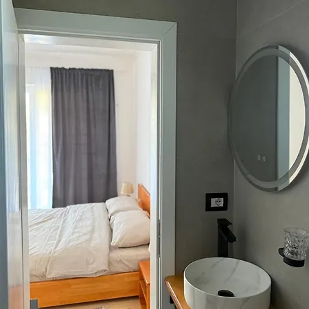 بيت ضيافة Shtepia Me Lule Përmet