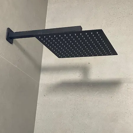 Shtepia Me Lule بيت ضيافة