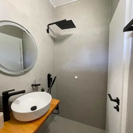 Shtepia Me Lule Përmet