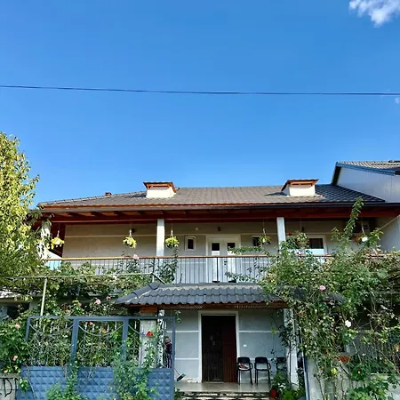 Shtepia Me Lule Përmet