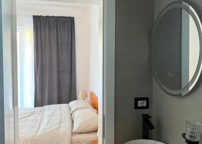 게스트하우스 Shtepia Me Lule Përmet