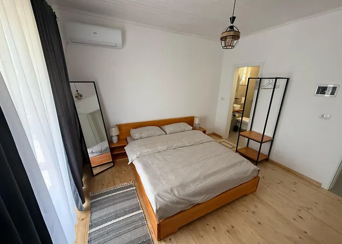 Shtepia Me Lule 게스트하우스 Përmet