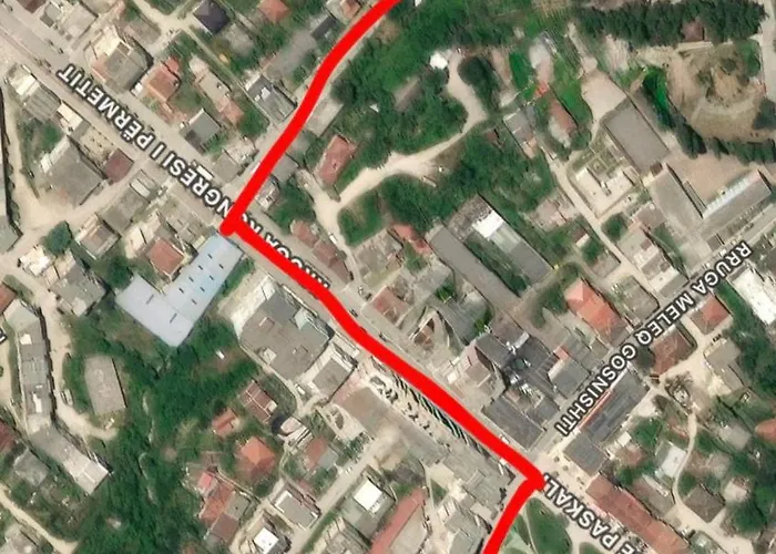 게스트하우스 Shtepia Me Lule Përmet